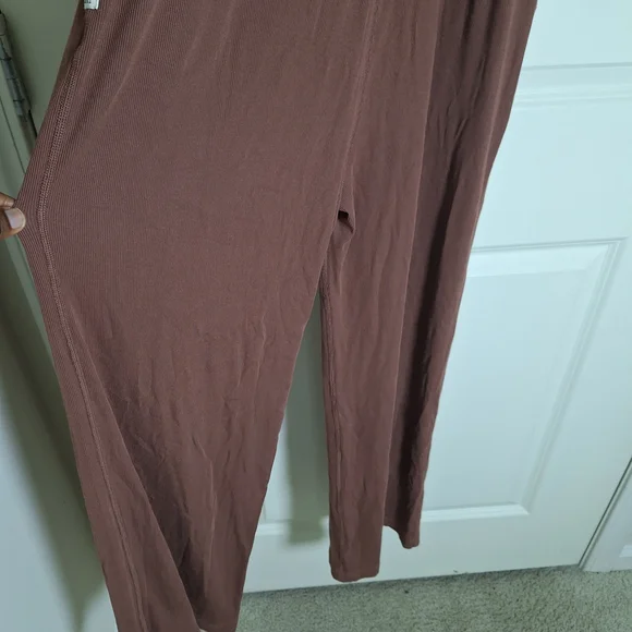 Vuori Lux At Ease Women's Jumpsuit Size Medium - Picture 5 of 5